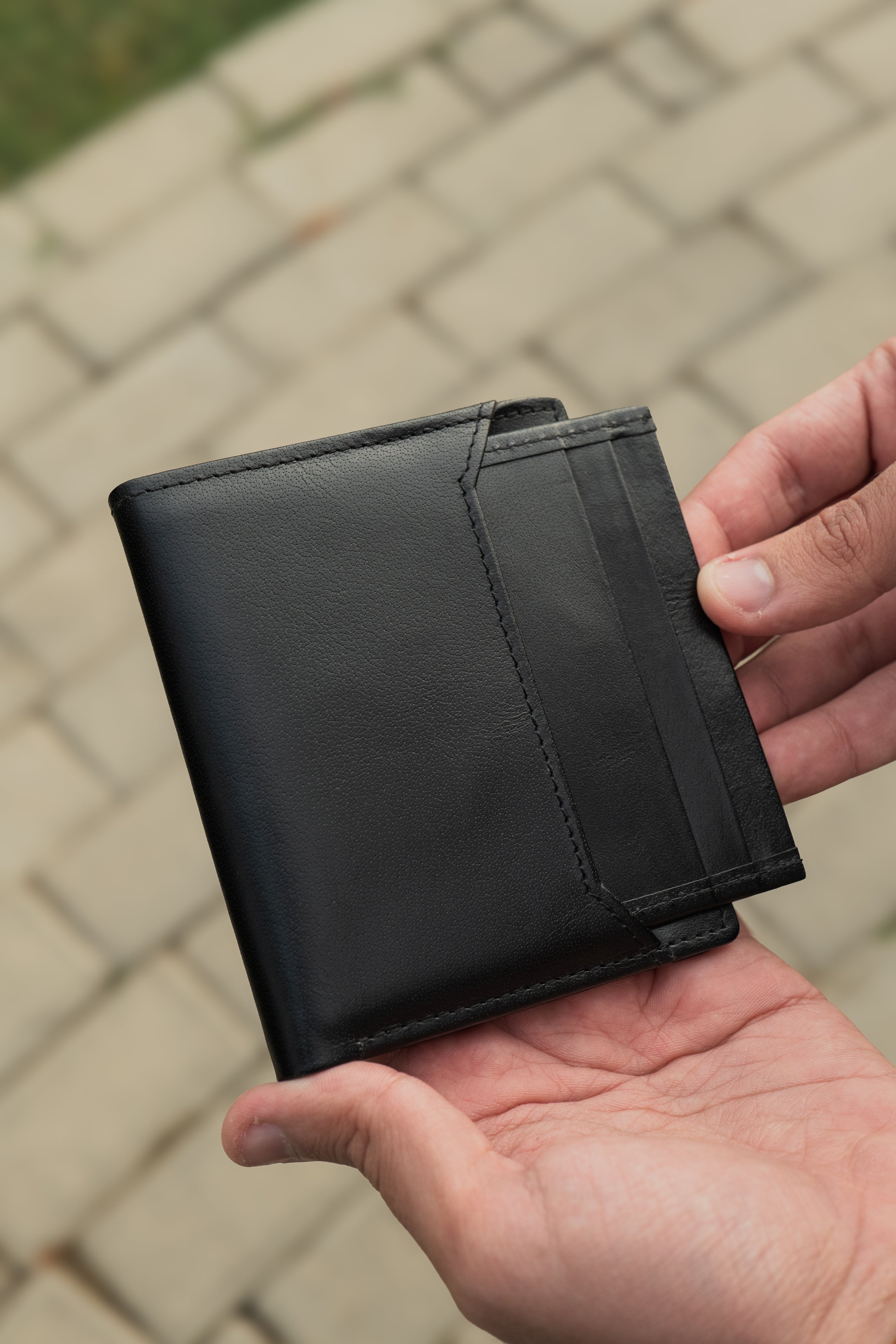 WALLET WITH CARDHOLDER